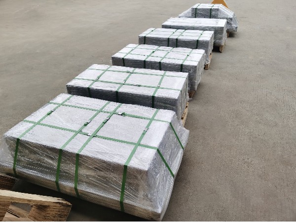 誰說女子不如男，隆實(shí)鋼材小姐姐霸氣獨(dú)立打包12噸模具鋼