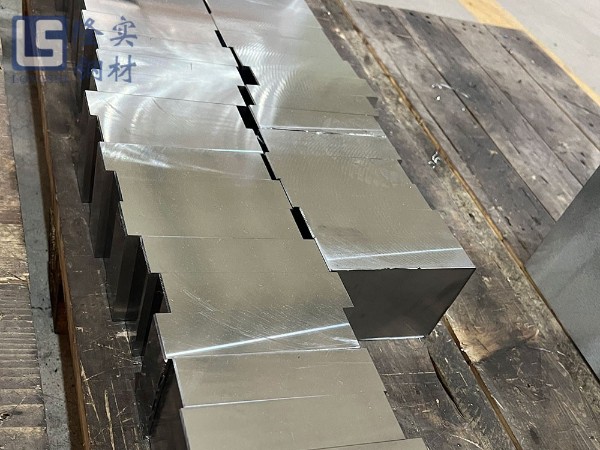 如何在保證P20模具鋼性能的前提下，提高其使用溫度呢？